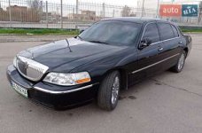 lincoln_town-car__508229767bx.jpg